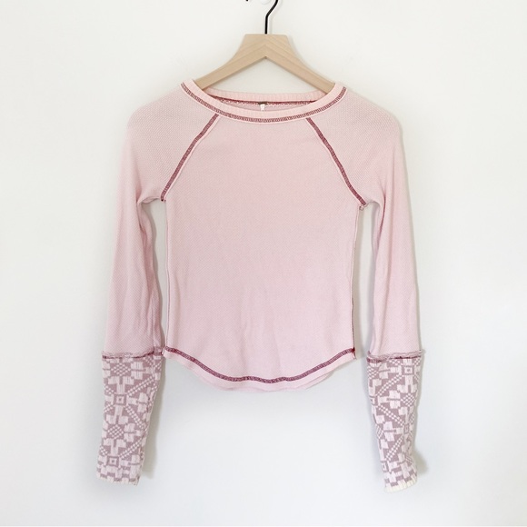 Free People She's Reversible Waffle Knit Nordic Cuff Top in Dreamt Kiss Pink XS - Picture 8 of 14